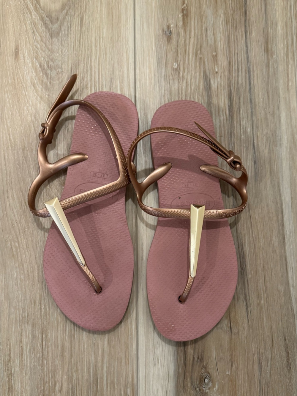 Havaianas Sandals - Rose Gold and Gold